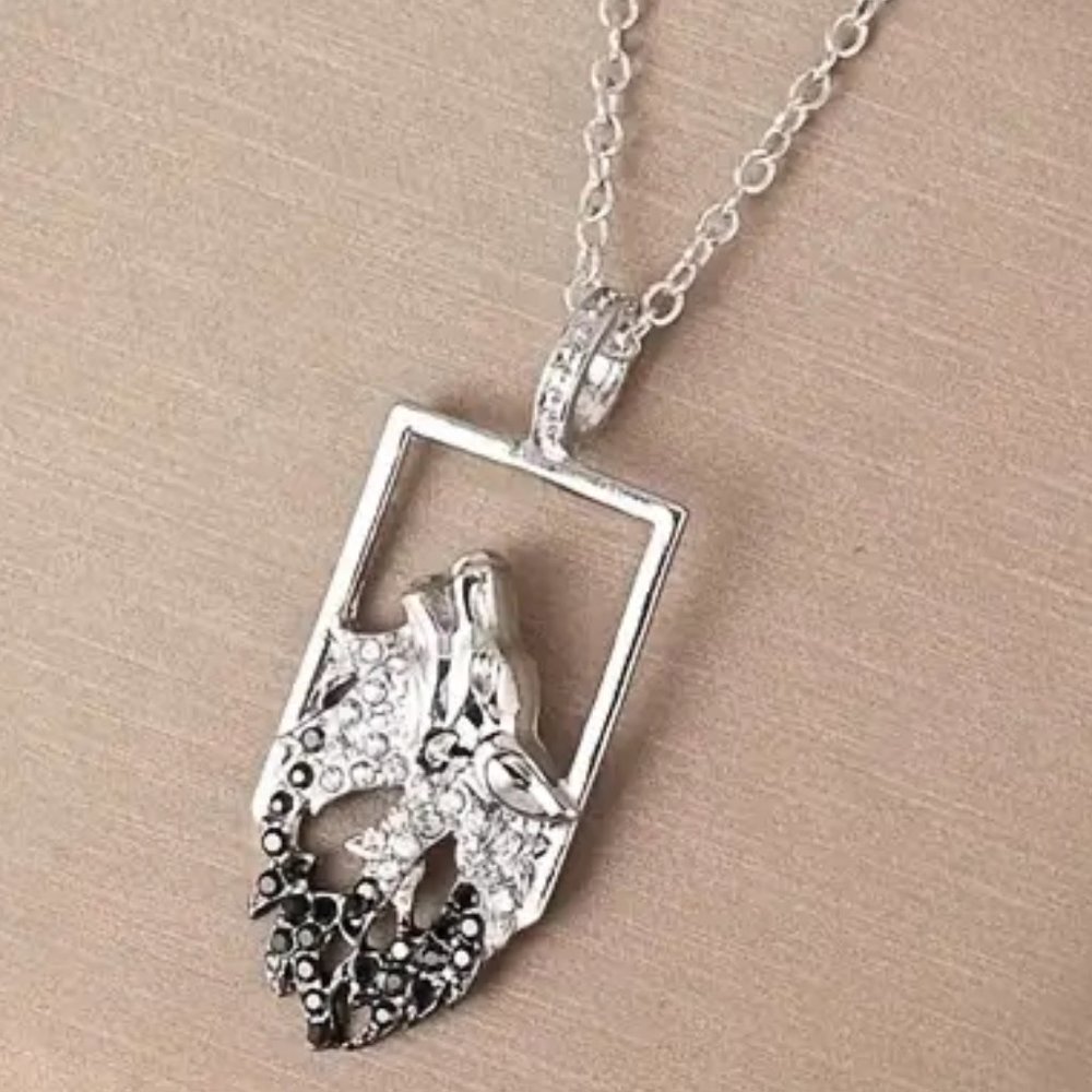 439 Creative Cool Wolf Head Flame Pendant Necklace